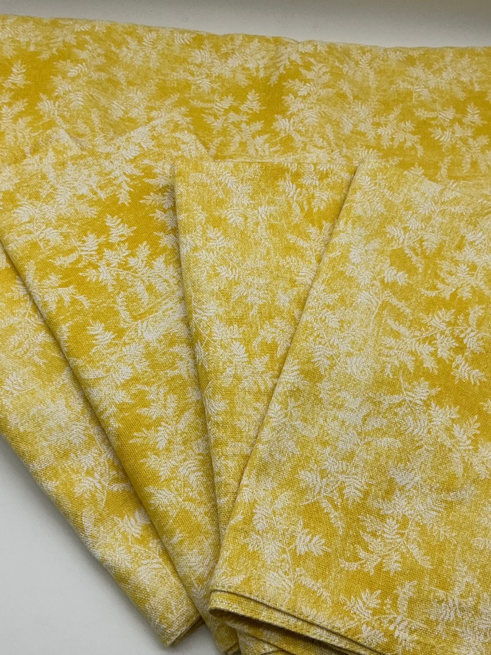 Lauren Ralph Lauren Tablecloth and 4 Table Napkins